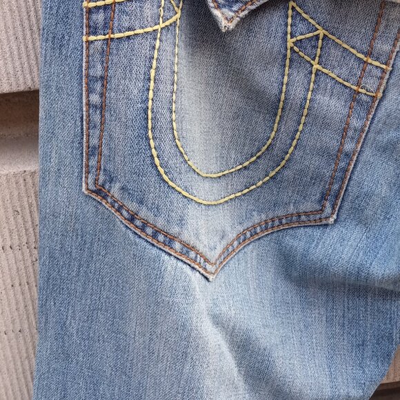 True Religion Jeans Mens 34" x 30" Destroyed Rt. Knee - Picture 12 of 13